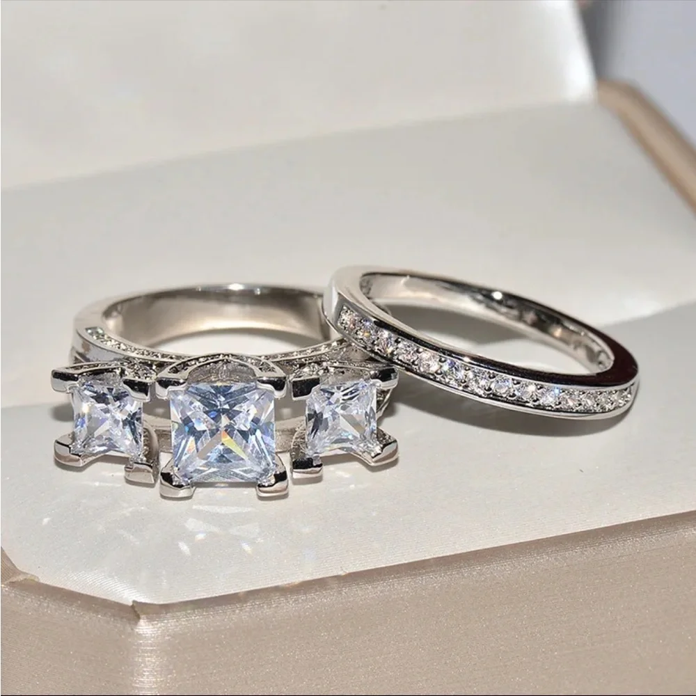 New Women’s 2 pc/set aLuxury Ring - Picture 2 of 5